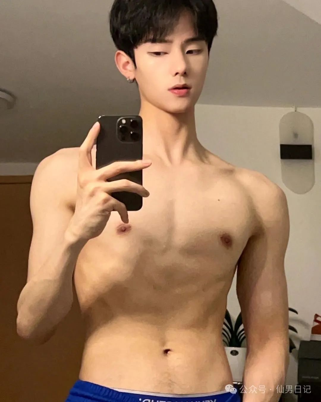 体育生明明可以靠脸，却沉迷擦边……
