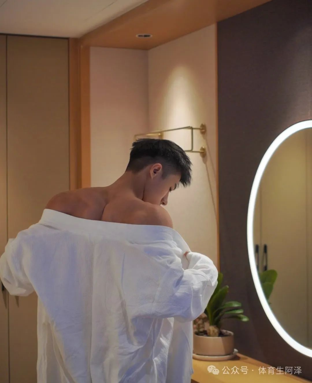山东体院黑皮高弹体育生，人形打桩机，1s 属性满满.......