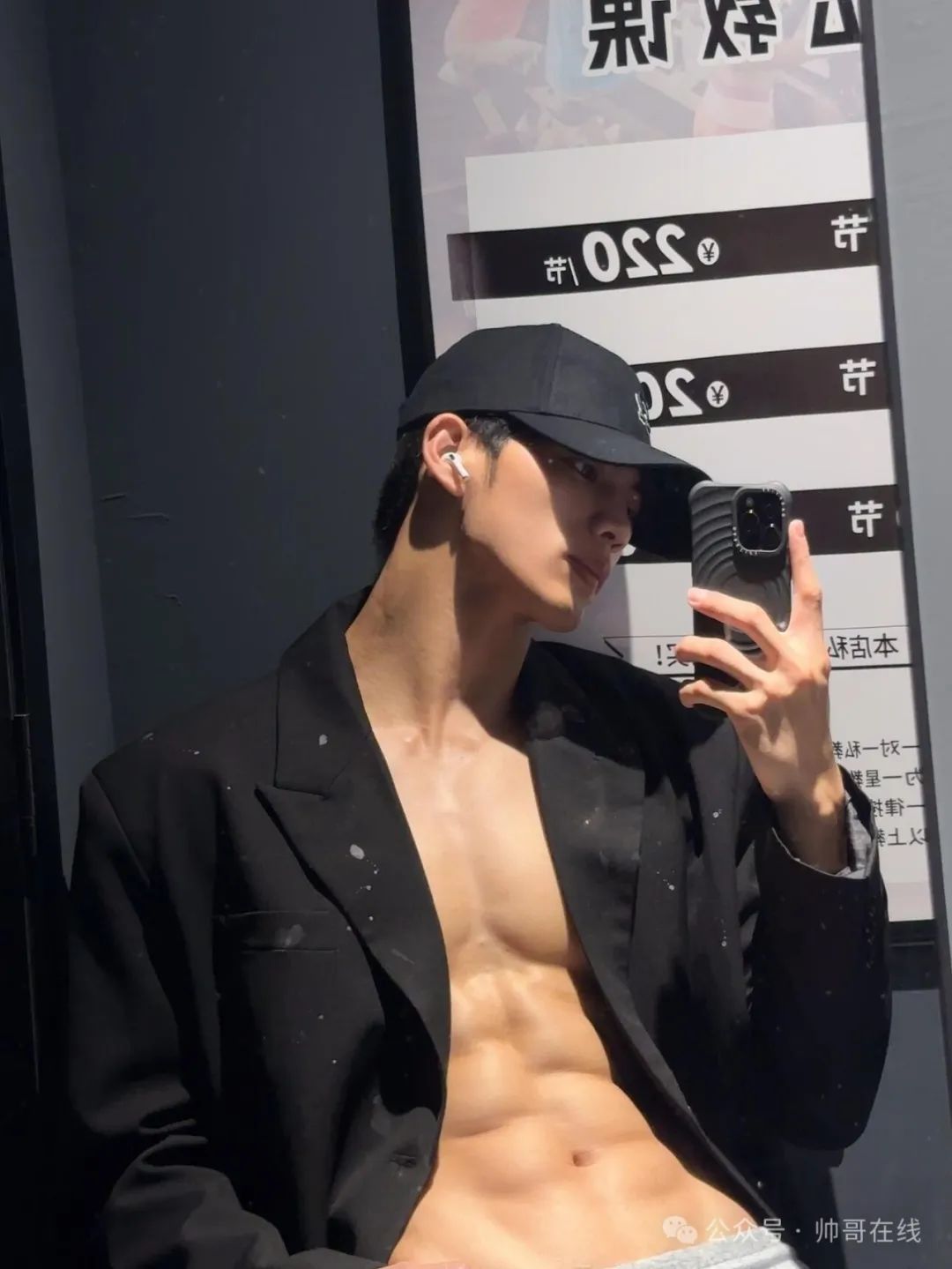 185CM 肌肉帅模特脱衣秀腹肌，网友们都尖叫了!