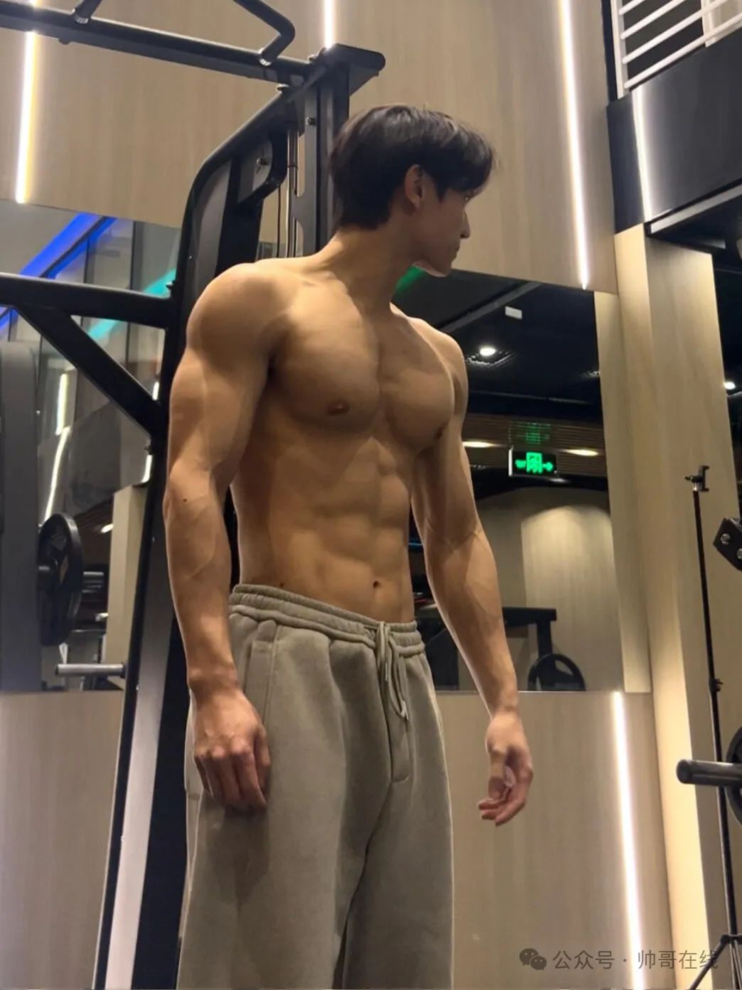 结实健壮的腹肌篮球帅哥，长成了男朋友的样子！