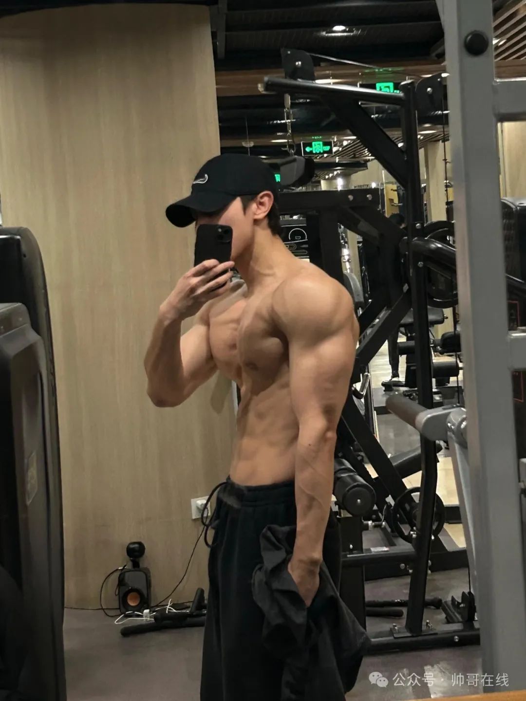 结实健壮的腹肌篮球帅哥，长成了男朋友的样子！