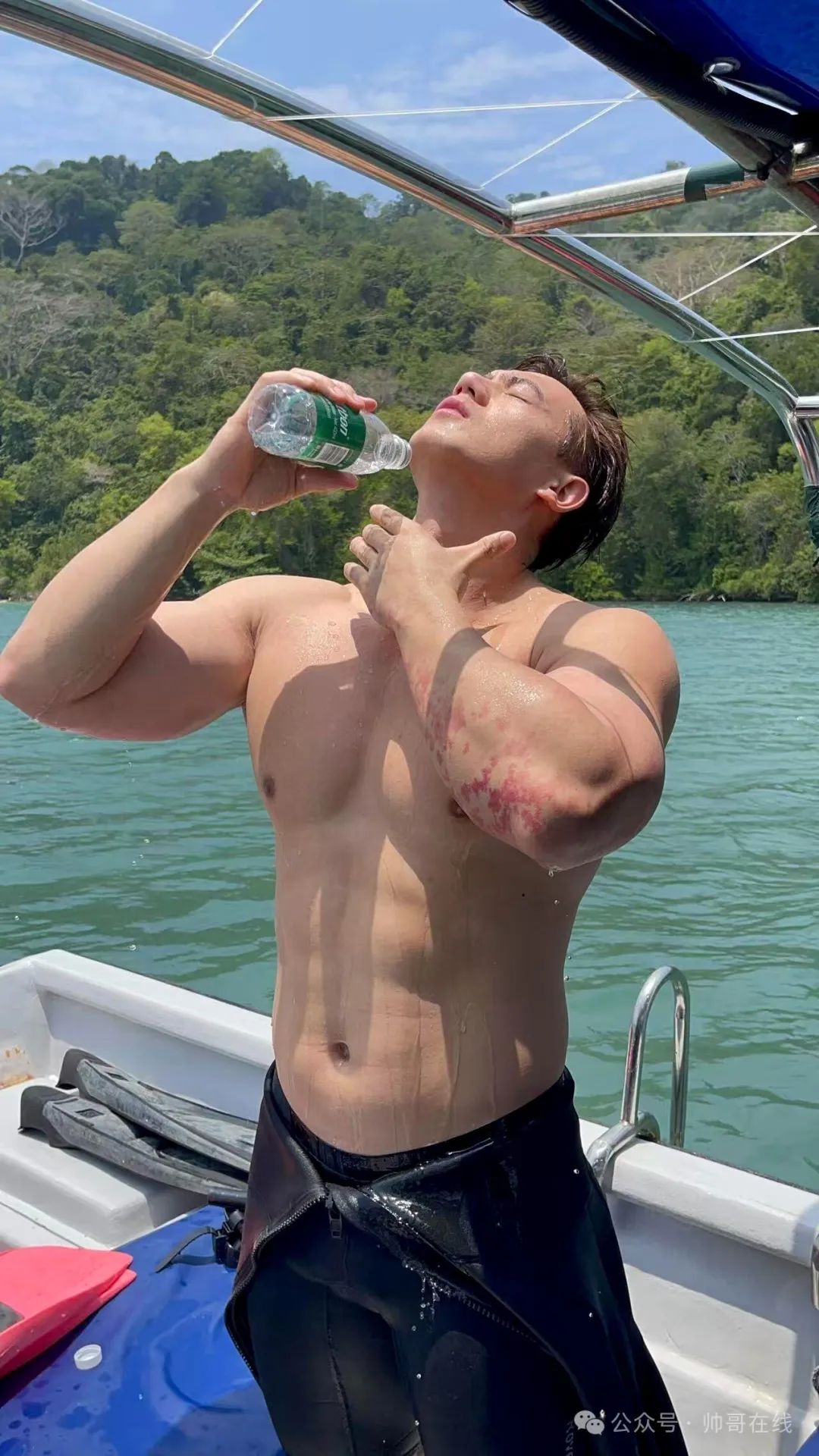 胸肌越练越大的肌肉私教，, 这身材谁不喜欢？