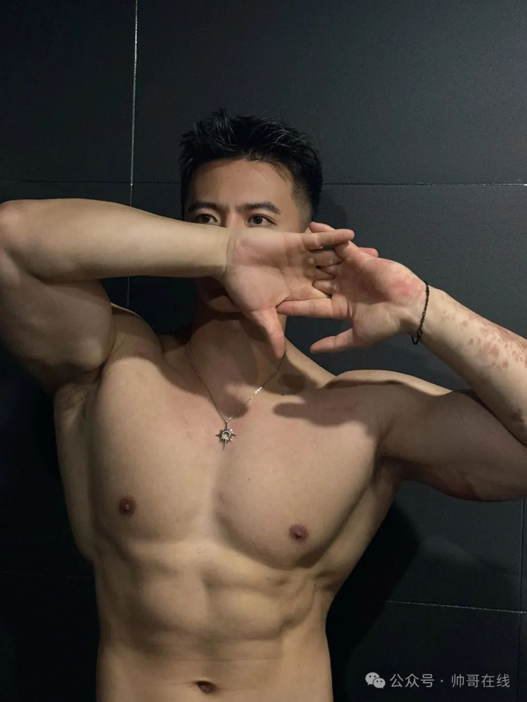 胸肌越练越大的肌肉私教，, 这身材谁不喜欢？