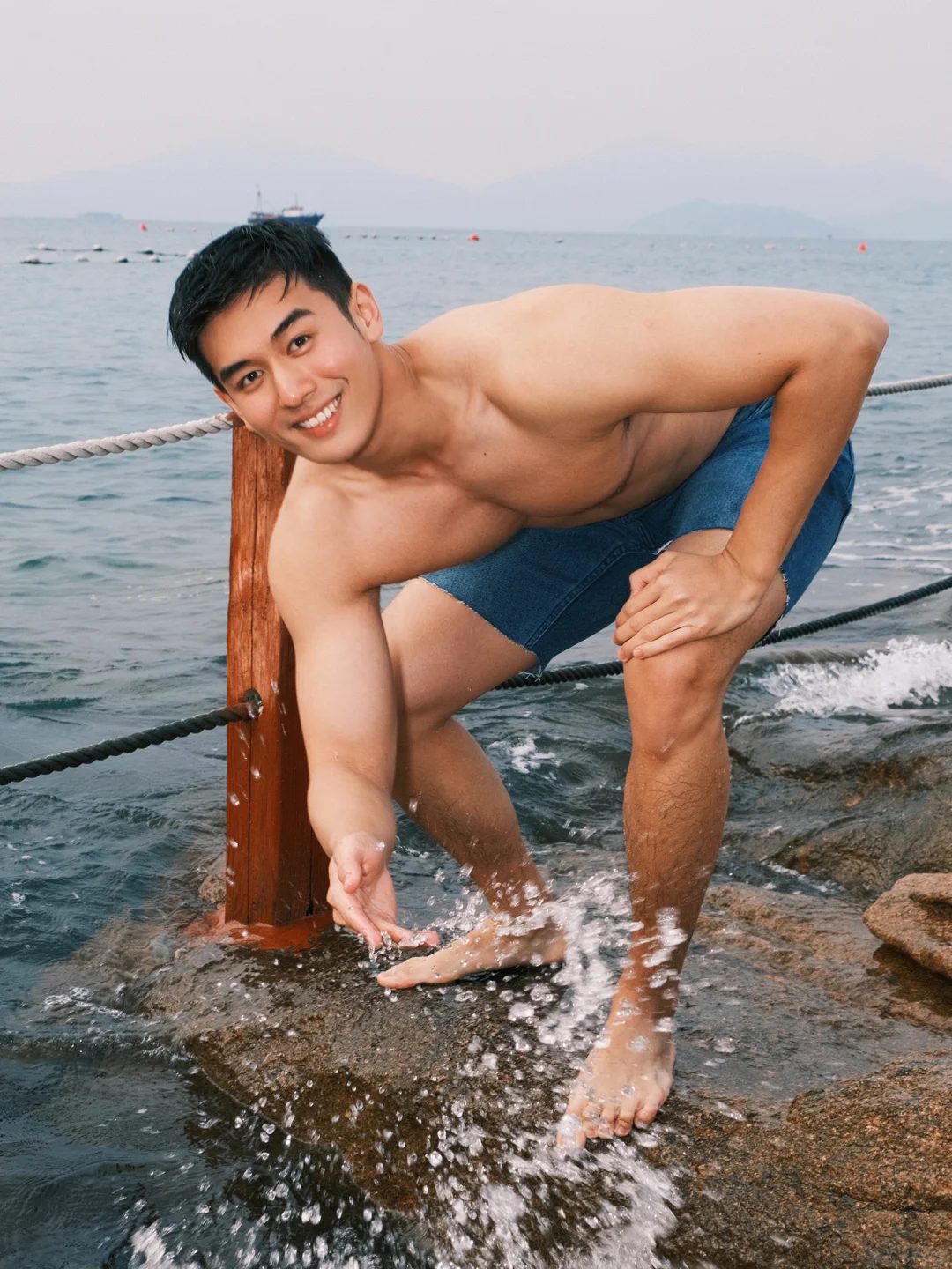 182cm 音乐剧型男的治愈系笑容合集曝光，这颜值简直是犯规级别!