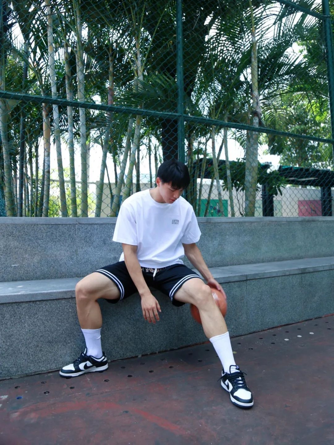 深圳这位白袜体育老师火了,短裤太短、肌肉太顶,网友直呼:谁能不爱上他的课! 深圳这位白袜体育老师火了,短裤太短、肌肉太顶,网友直呼:谁能不爱上他的课!