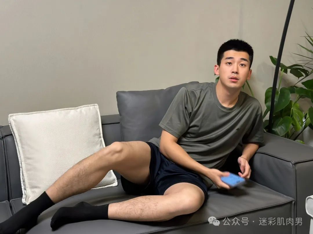 183CM 长腿男岔太开长的真好看！太 MAN 了好帅哦！