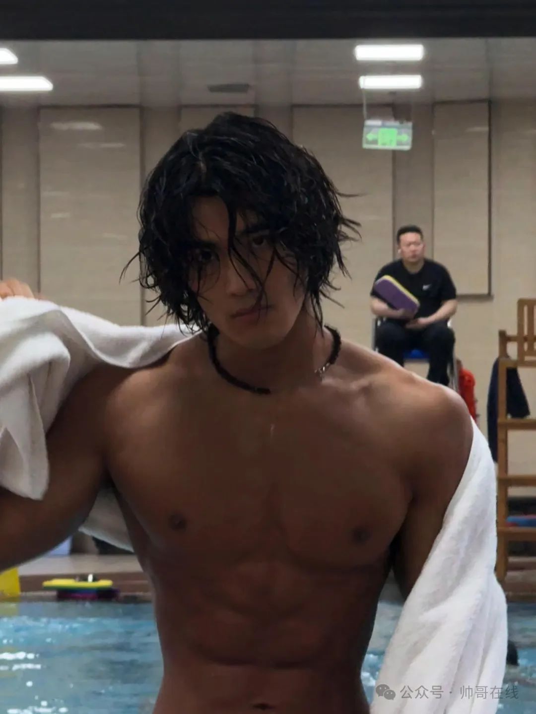 185CM 黑皮腹肌健身模特，身材馋哭网友!