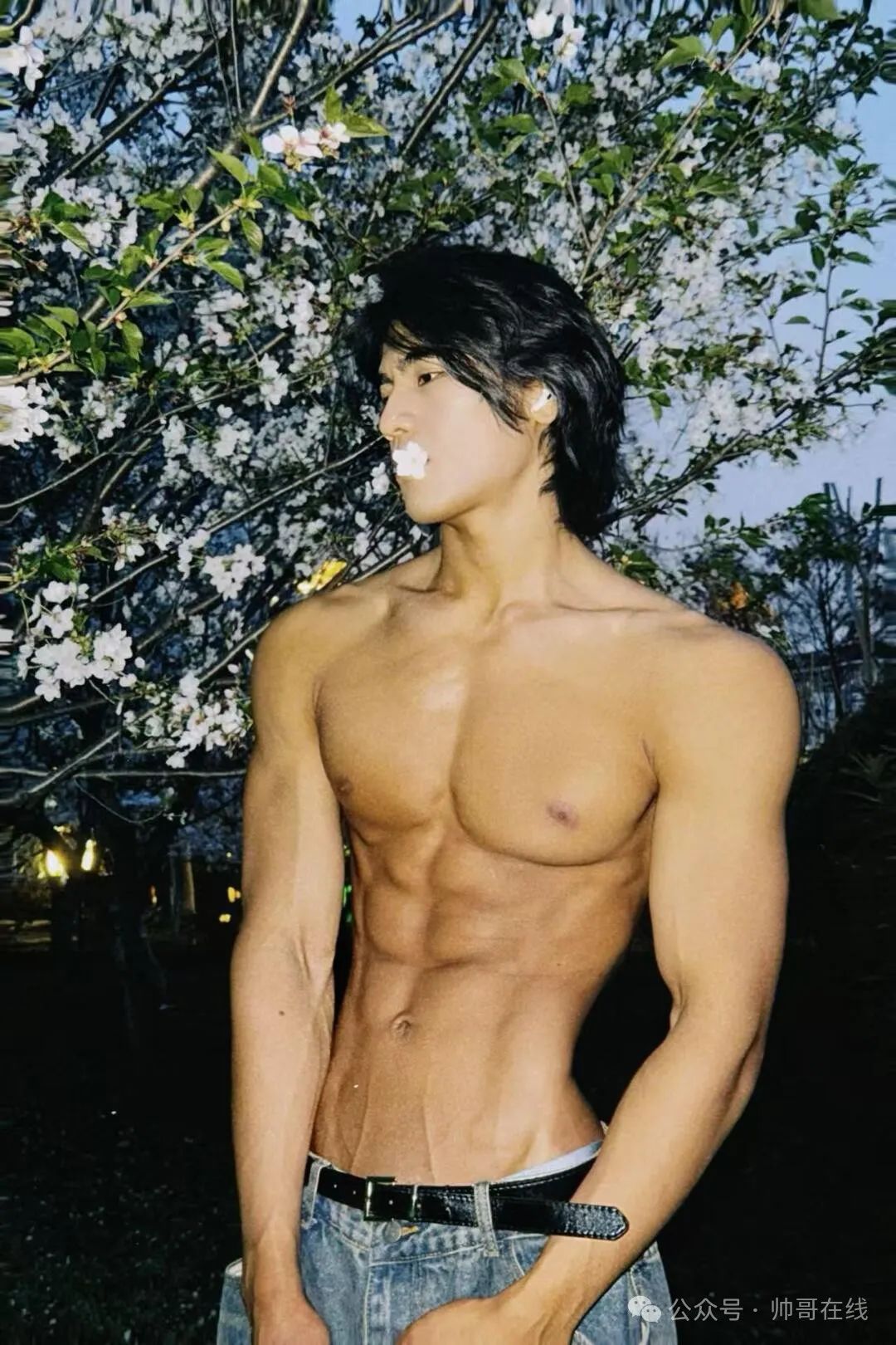 185CM 黑皮腹肌健身模特，身材馋哭网友!