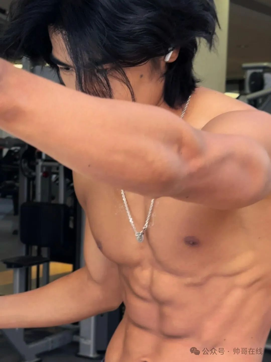 185CM 黑皮腹肌健身模特，身材馋哭网友!