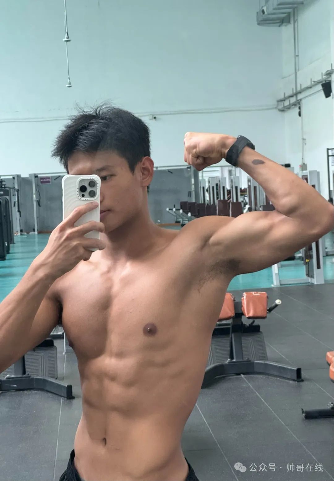 黑皮腹肌体育生弟弟，男大的张力你把持不住！