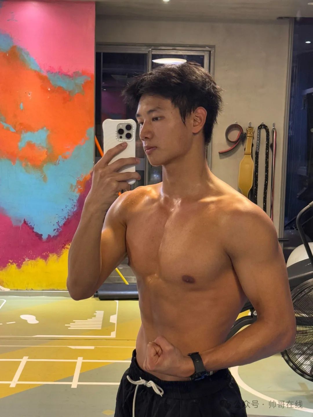 黑皮腹肌体育生弟弟，男大的张力你把持不住！