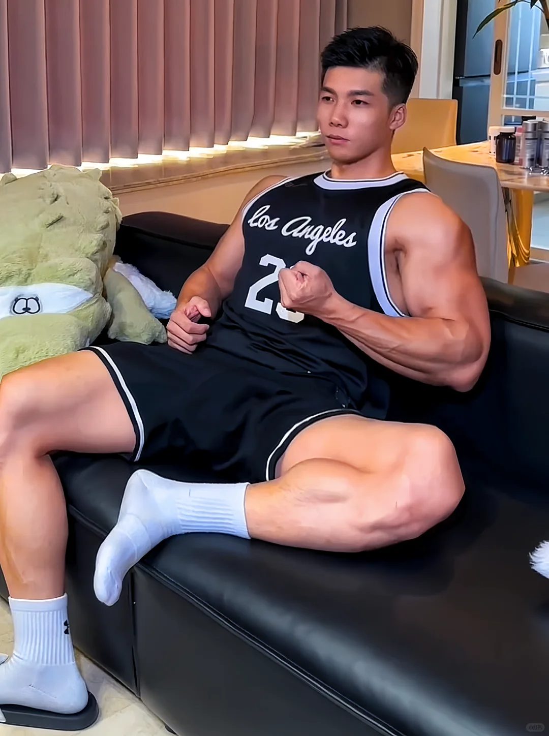 浙江黑皮战神肌肉刷屏，这身材是真实存在的吗？！