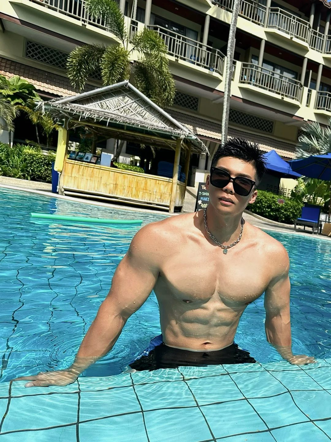浙江黑皮战神肌肉刷屏，这身材是真实存在的吗？！