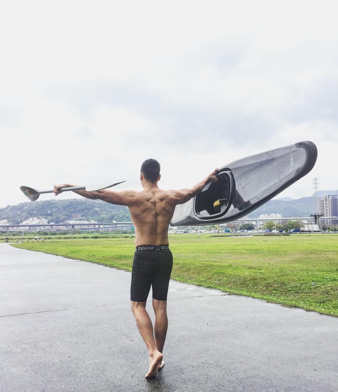 187cm 皮划艇猛男赛场湿身照流出！这肌肉线条谁看了不迷糊