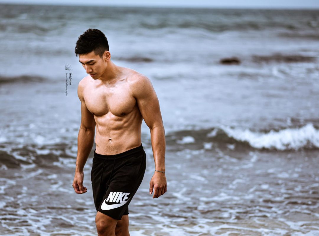 187cm 皮划艇猛男赛场湿身照流出！这肌肉线条谁看了不迷糊
