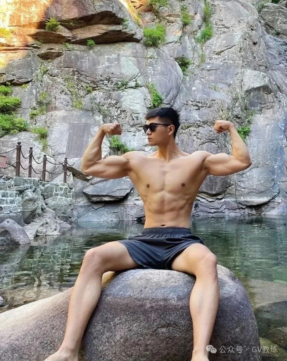 185cm 山东健身教练狠狠帅到 G 点！