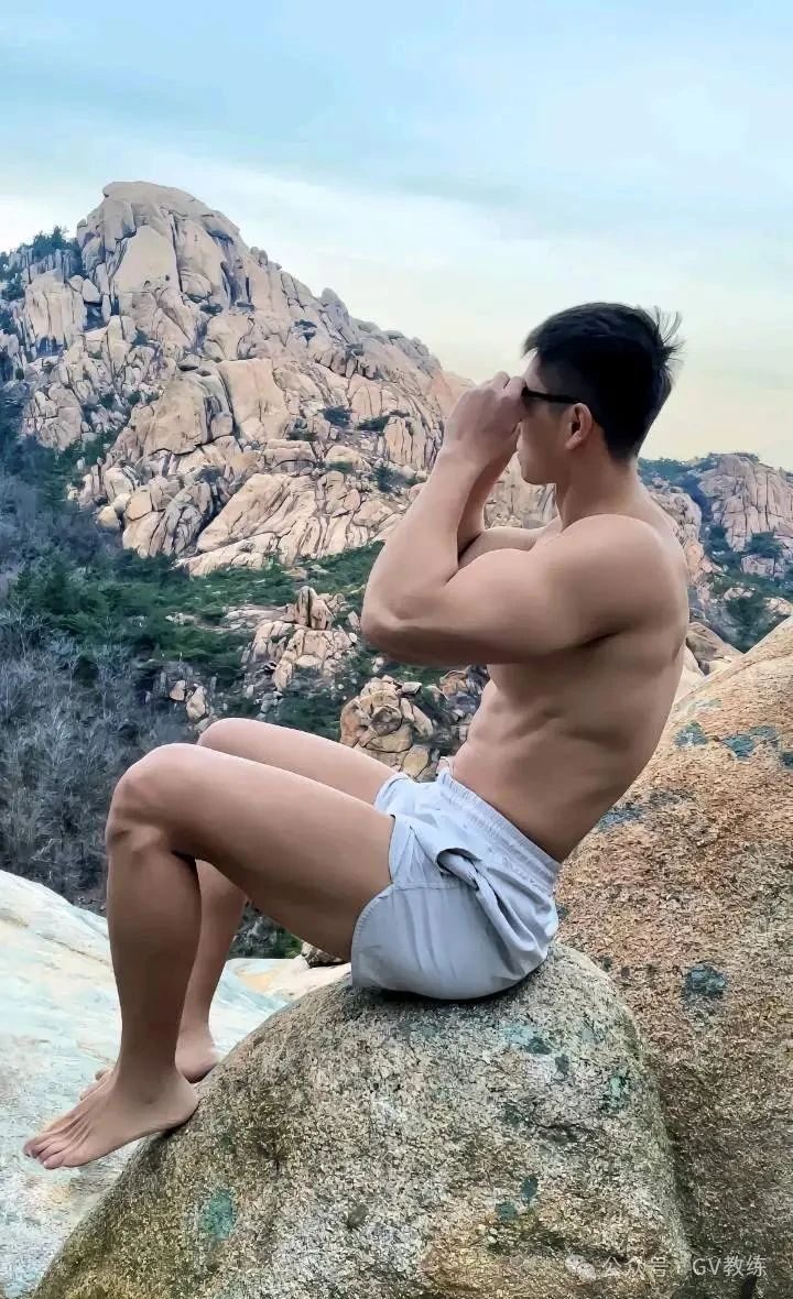 185cm 山东健身教练狠狠帅到 G 点！