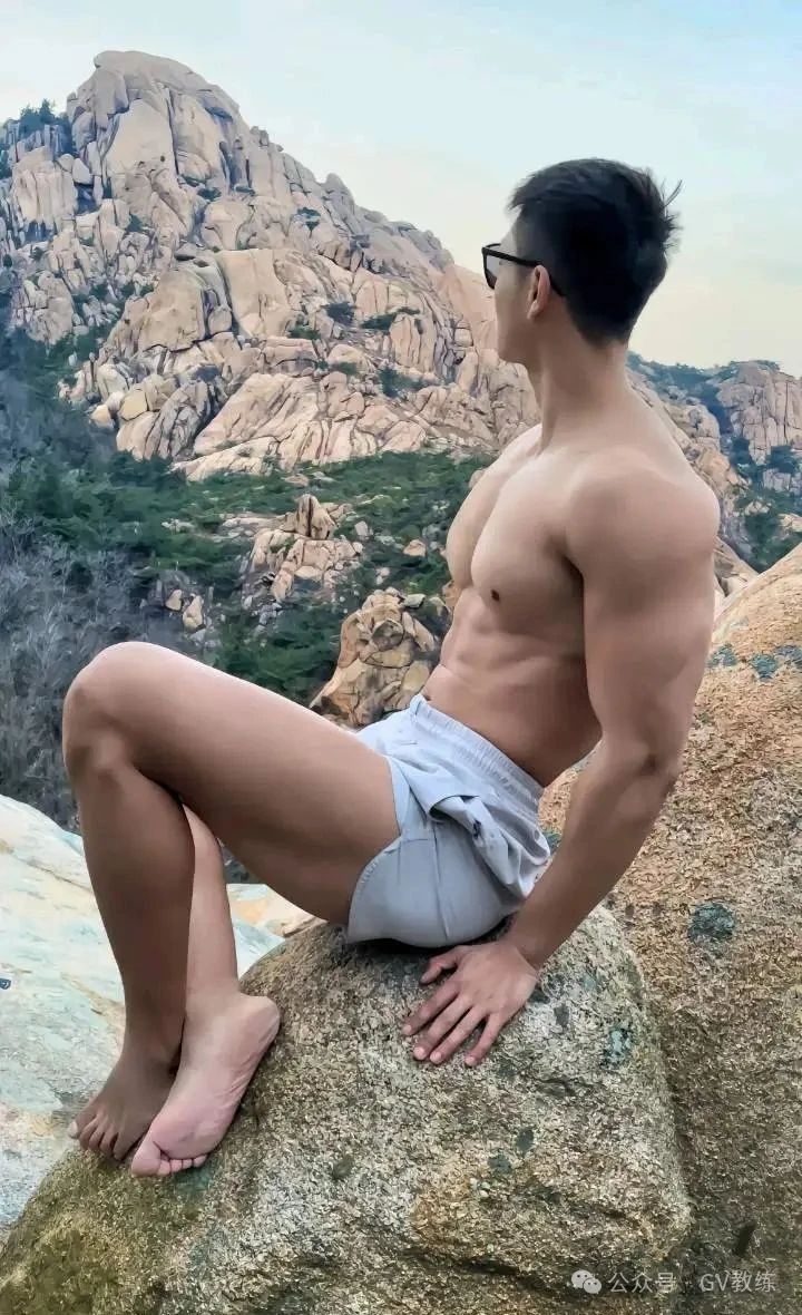 185cm 山东健身教练狠狠帅到 G 点！
