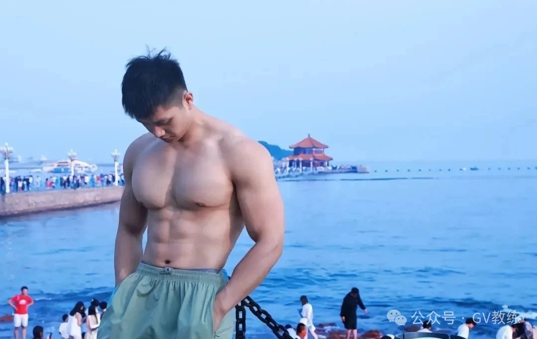 185cm 山东健身教练狠狠帅到 G 点！