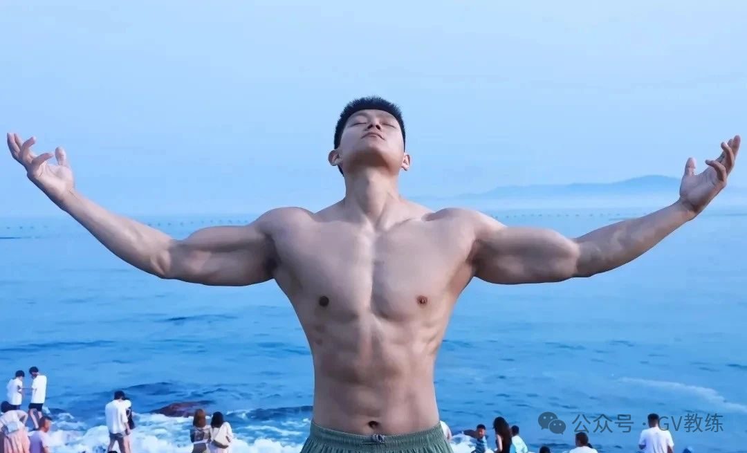 185cm 山东健身教练狠狠帅到 G 点！