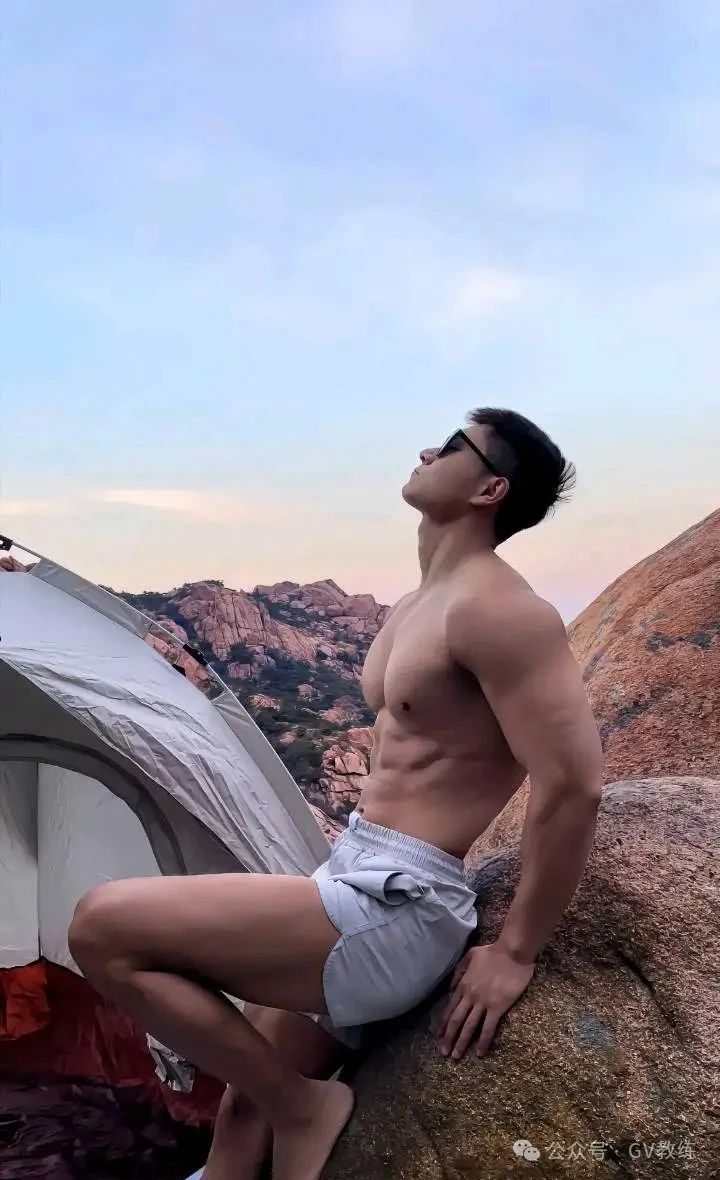 185cm 山东健身教练狠狠帅到 G 点! 185cm 山东健身教练狠狠帅到 G 点!