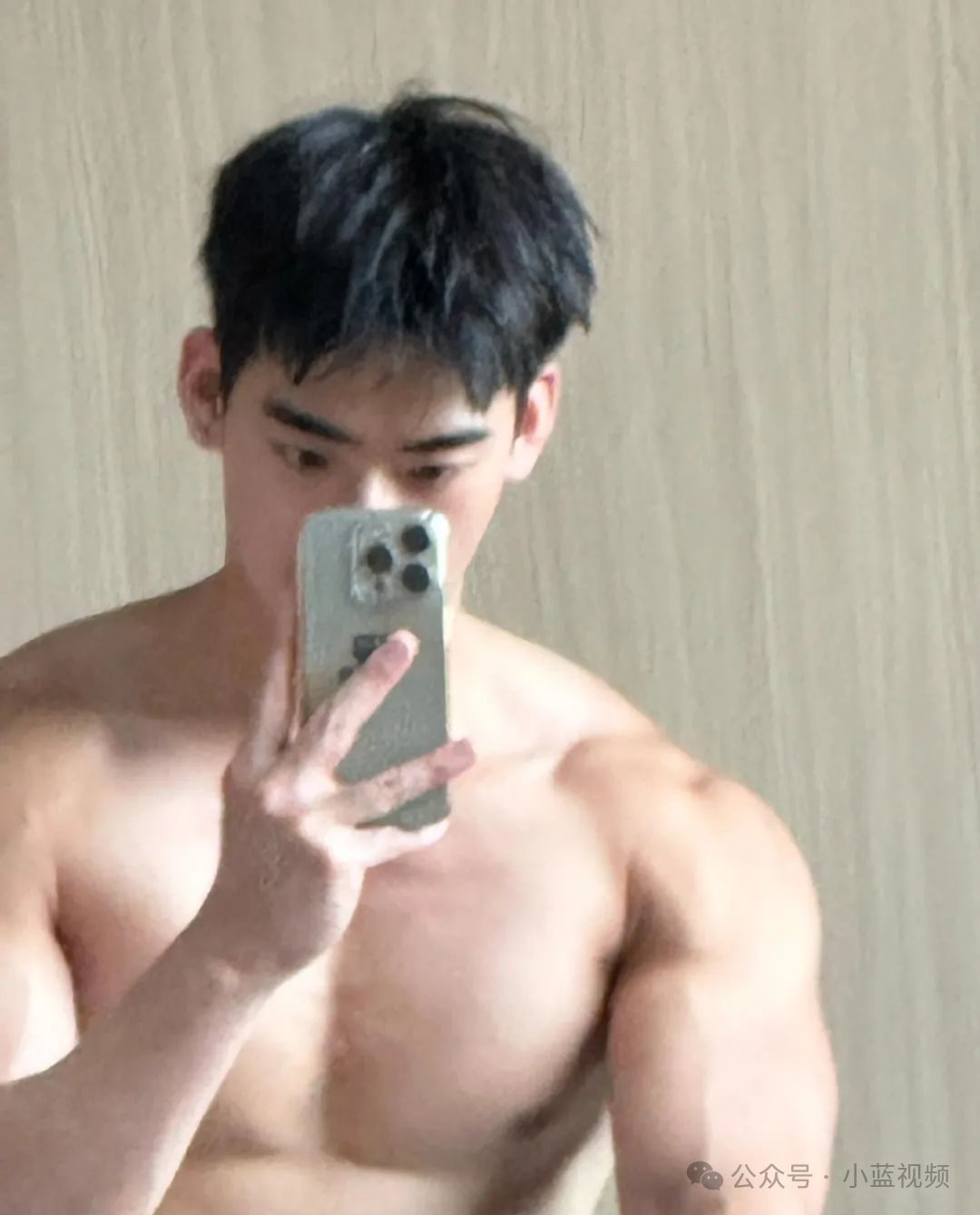 麒麟臂肱二头满屏男人味的健身教练就是他！