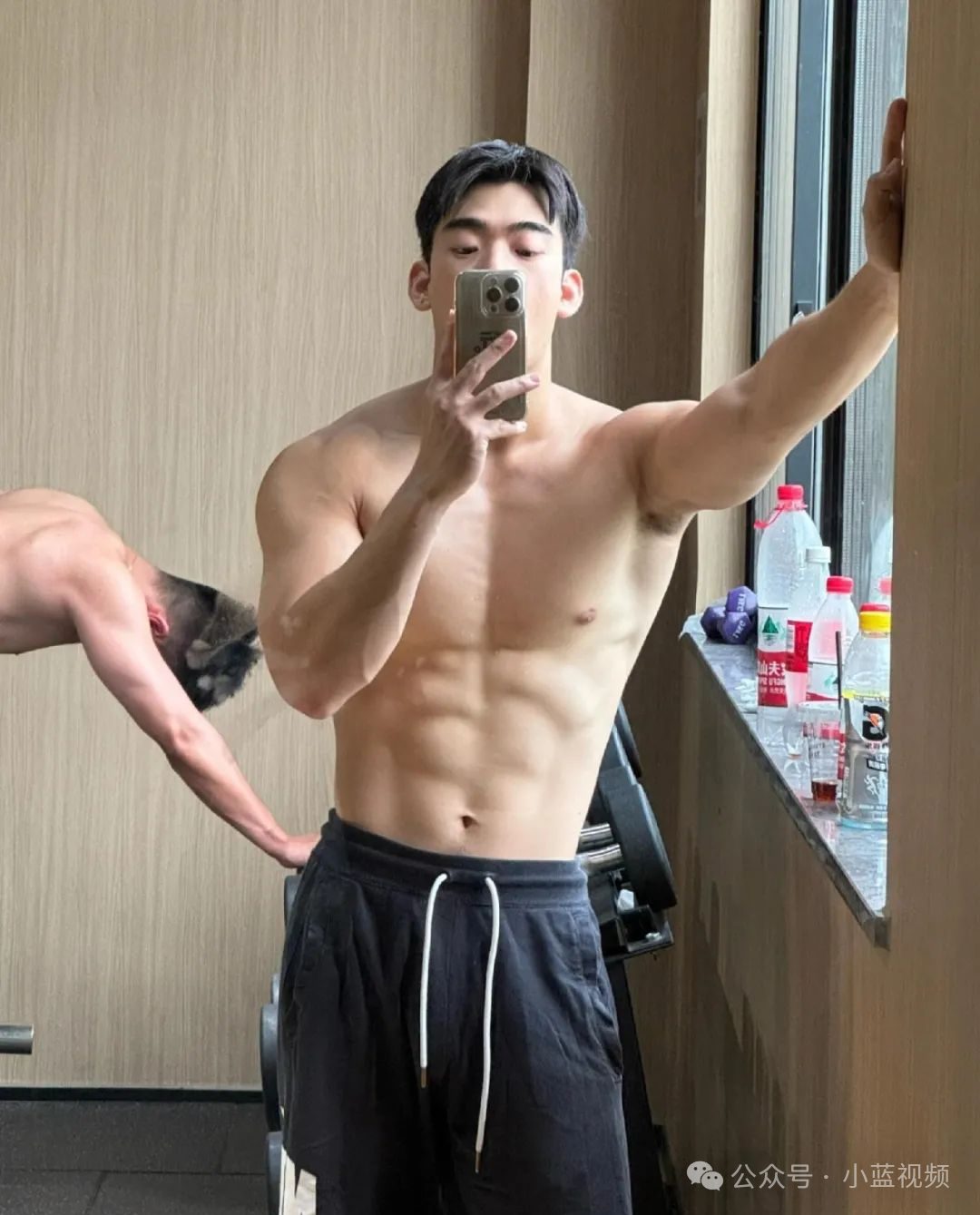 麒麟臂肱二头满屏男人味的健身教练就是他！