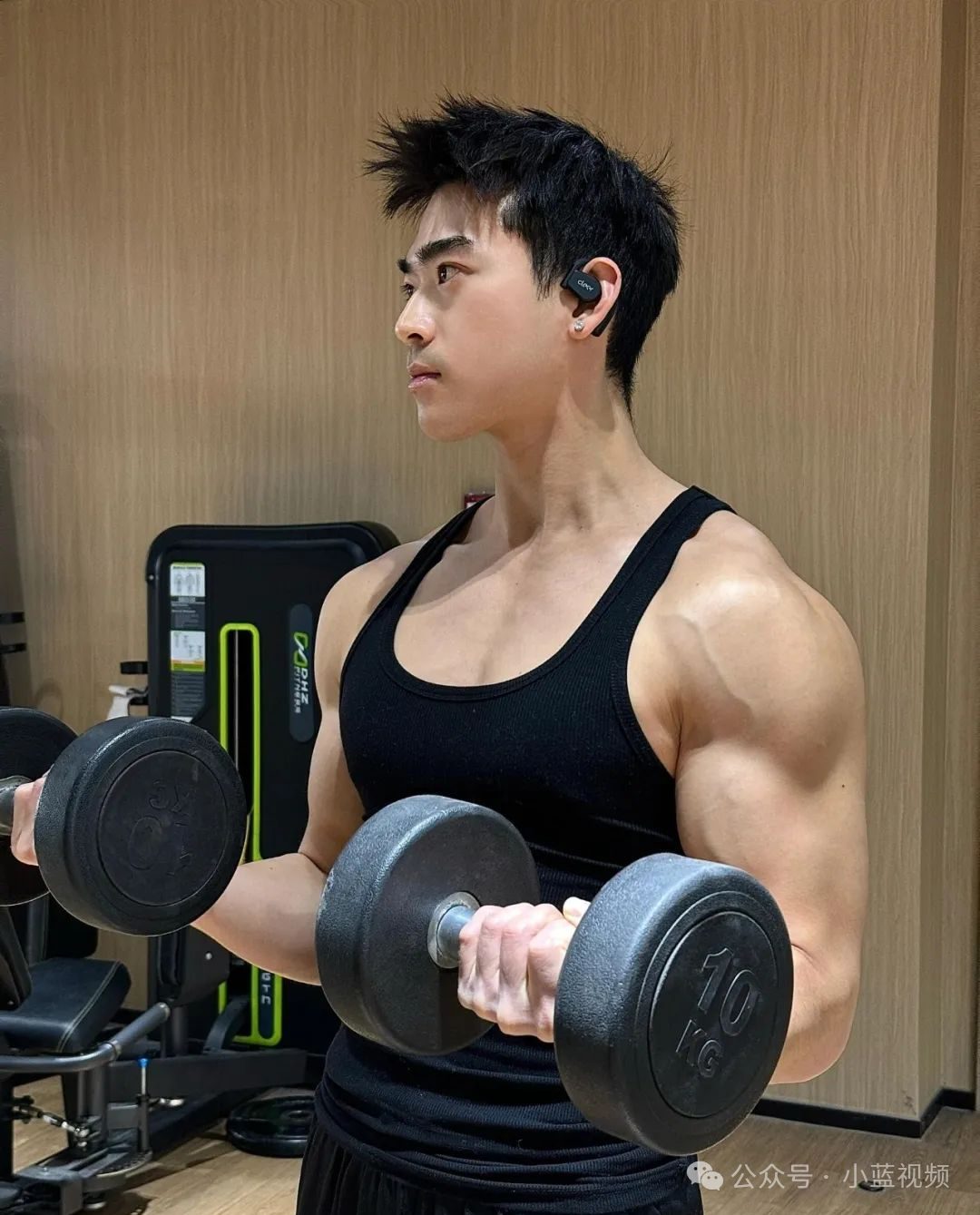 麒麟臂肱二头满屏男人味的健身教练就是他！