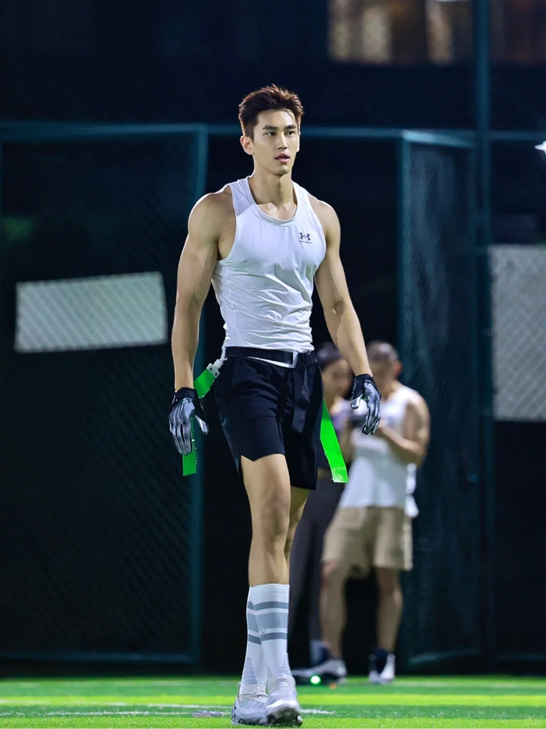 宁泽涛代餐出现！186cm 腱子肉天菜教练的鲨鱼线是真实存在的吗