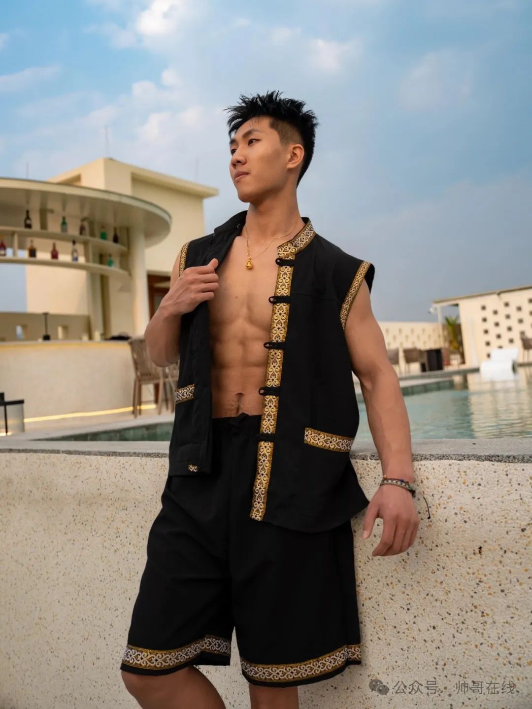 185CM 黑皮肌肉体育生，大长腿素真不戳啊！
