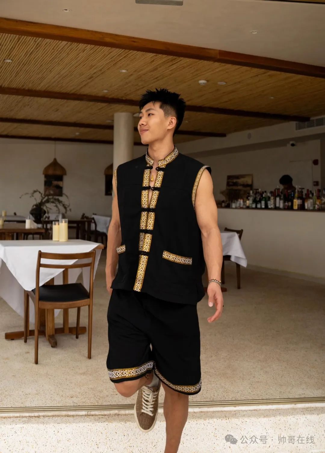 185CM 黑皮肌肉体育生，大长腿素真不戳啊！