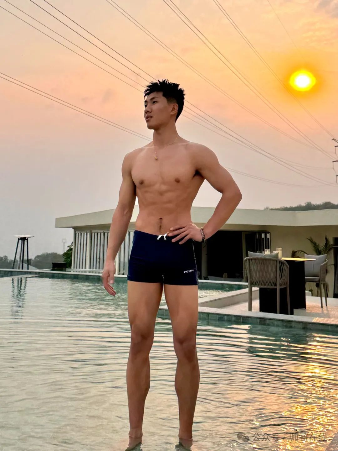 185CM 黑皮肌肉体育生，大长腿素真不戳啊！