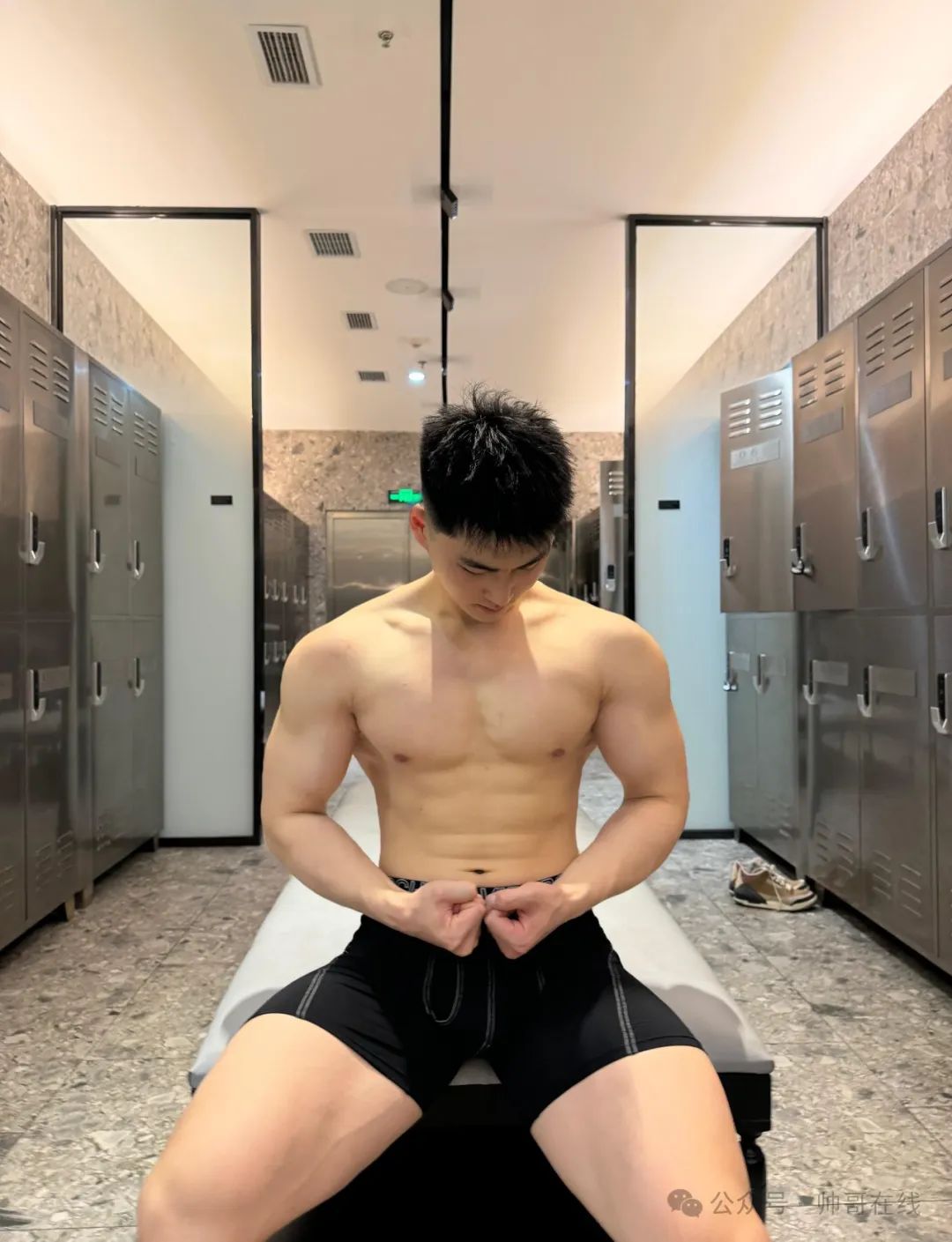 泼水节肌肉小野兽，腱子肉小狼狗太棒了！
