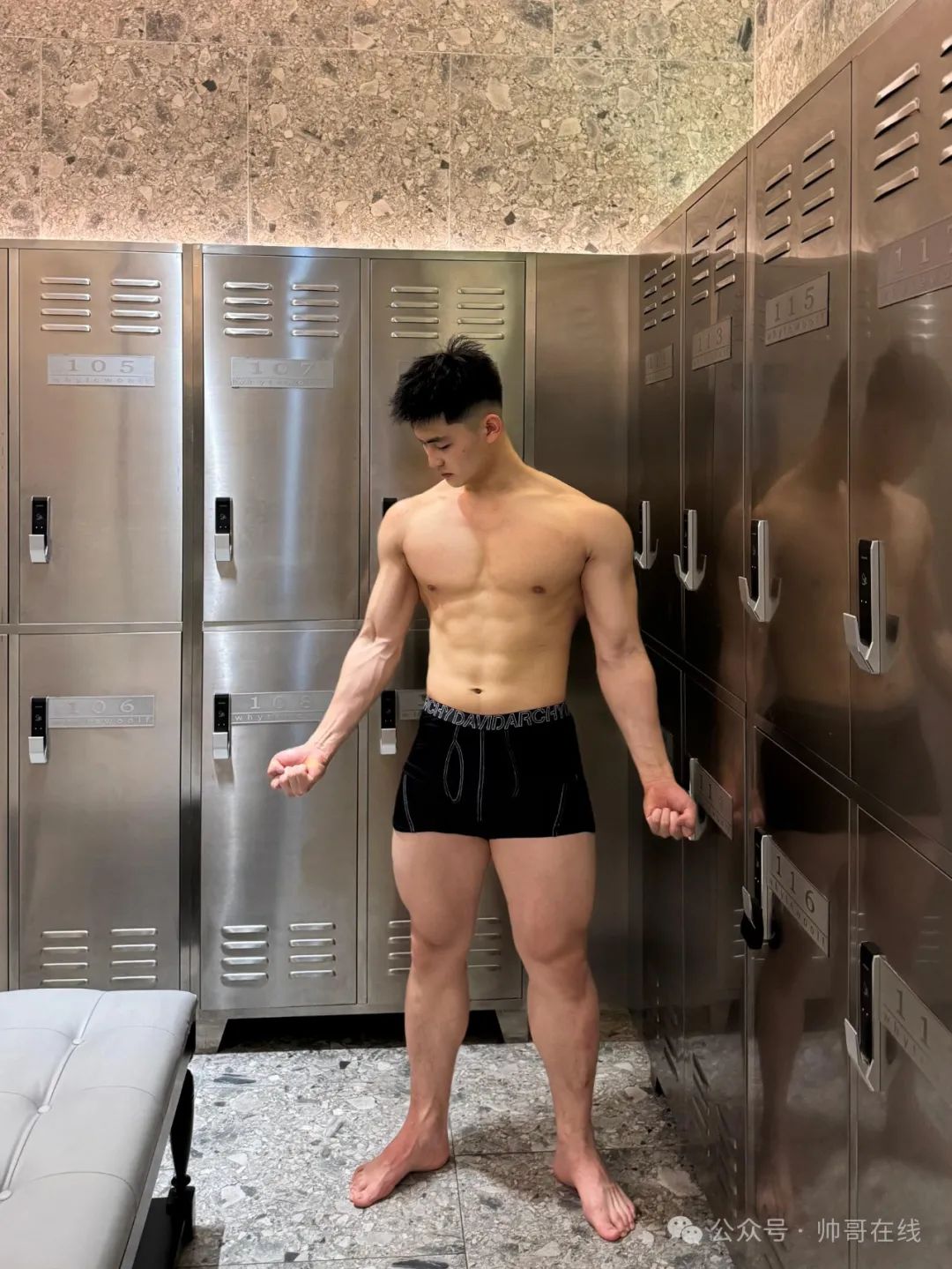 泼水节肌肉小野兽，腱子肉小狼狗太棒了！