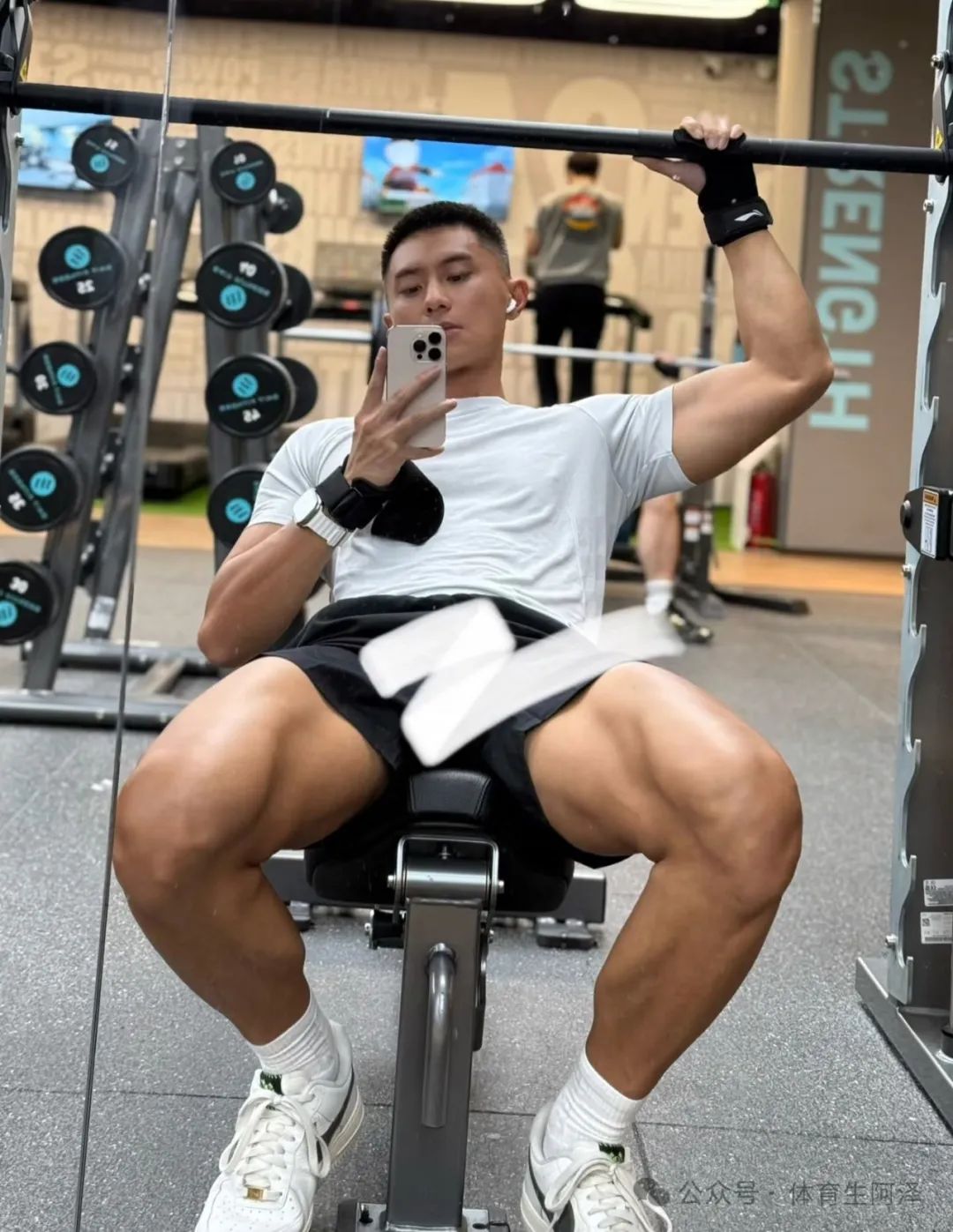 黑皮寸头极品体育生爆火推特，网友辣评：" 男友一周一换啊 "