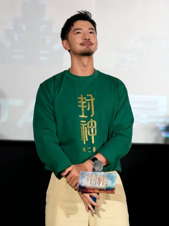 SM 出道的胸毛男刘潮天菜！封神 2 大老公被锁定啦！！