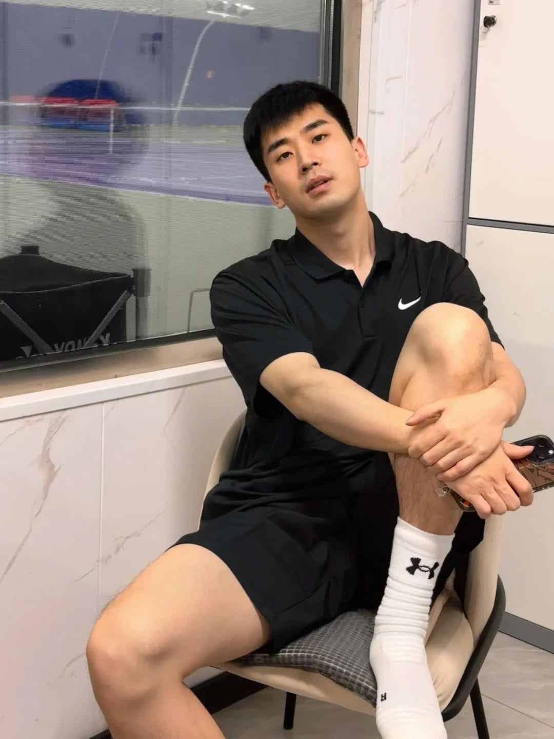 病床上都帅到出圈,穿病号服都挡不住的实力! 病床上都帅到出圈,穿病号服都挡不住的实力!