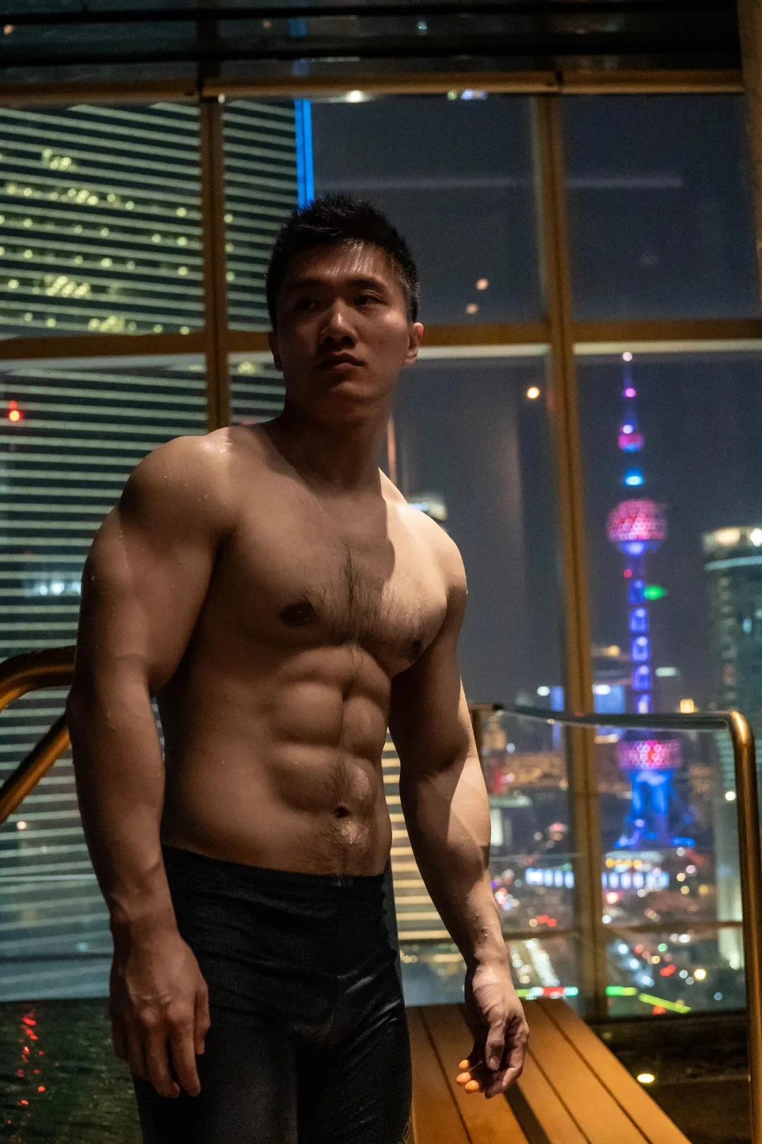 荷尔蒙运动肌肉博主网红，写真秀结实身材，发面胸棋盘腹还有榔头肩，这身材比例太有型了