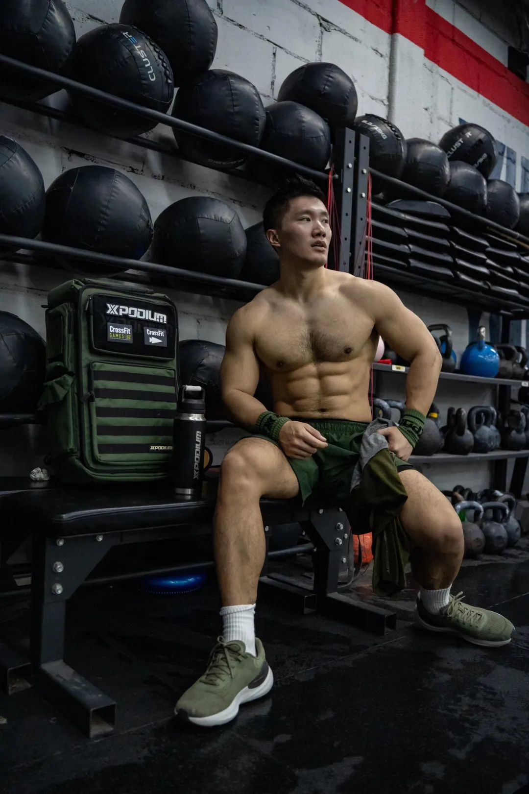 荷尔蒙运动肌肉博主网红，写真秀结实身材，发面胸棋盘腹还有榔头肩，这身材比例太有型了
