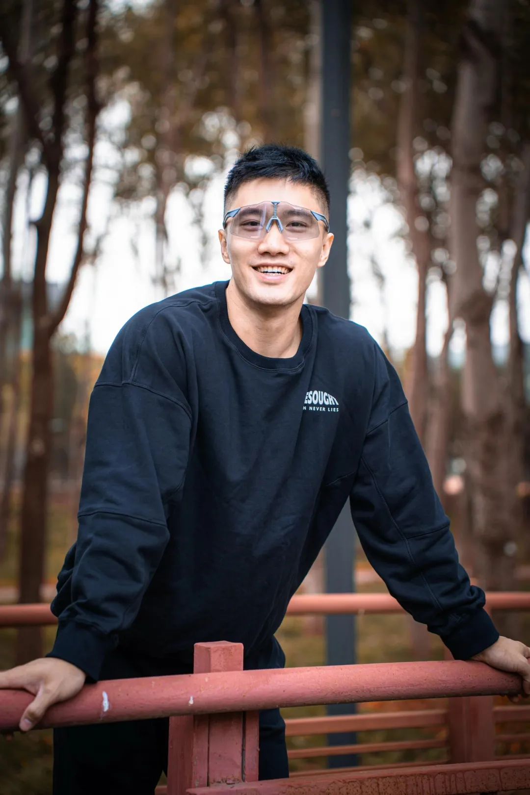 荷尔蒙运动肌肉博主网红，写真秀结实身材，发面胸棋盘腹还有榔头肩，这身材比例太有型了
