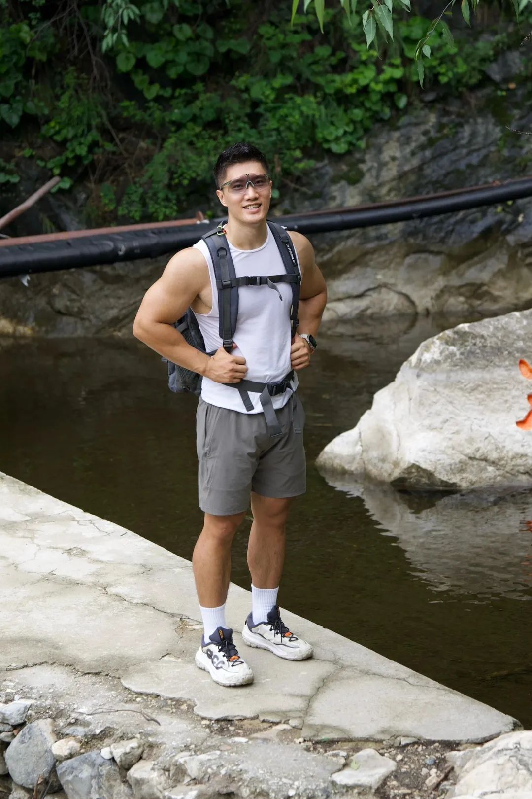 荷尔蒙运动肌肉博主网红，写真秀结实身材，发面胸棋盘腹还有榔头肩，这身材比例太有型了