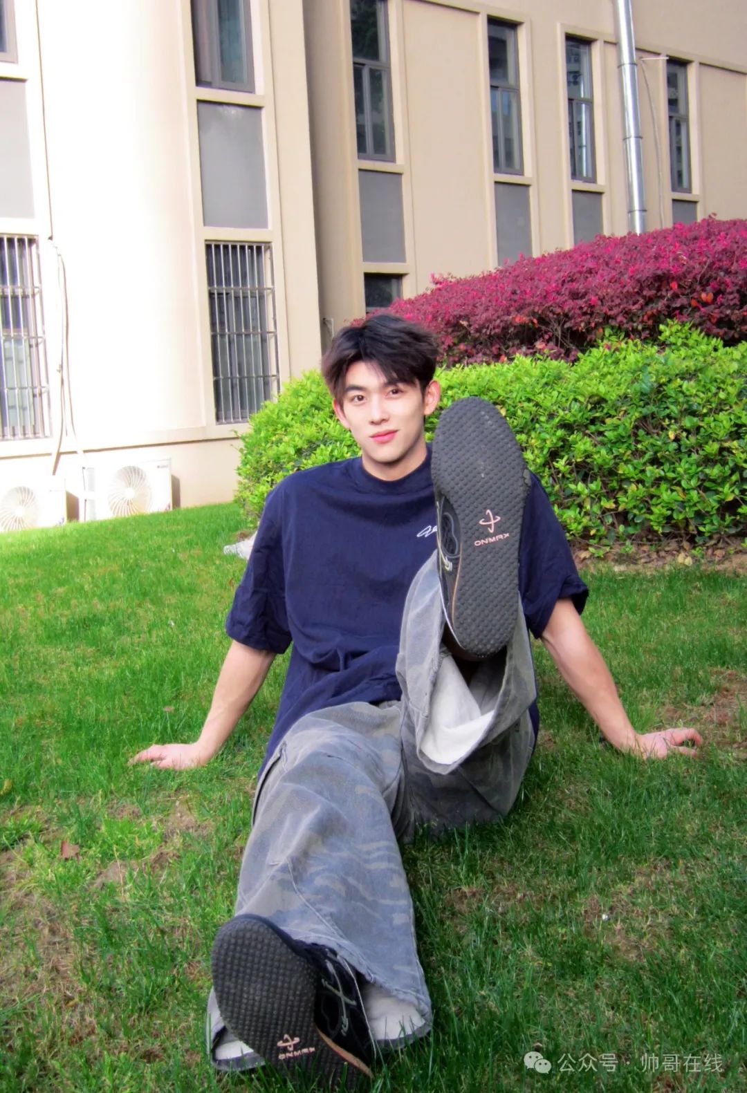 清爽高颜值男大小哥，阳光分你一半！