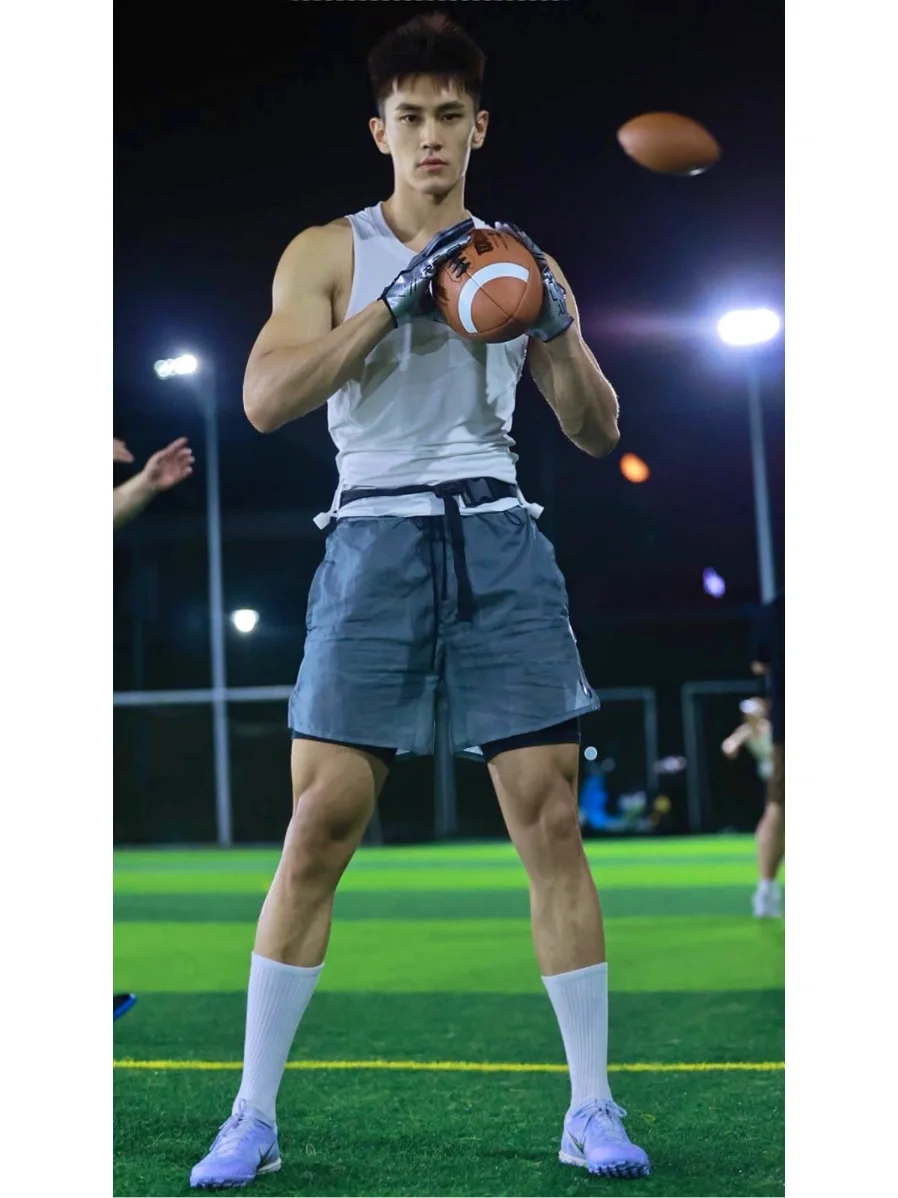 宁泽涛代餐出现！186cm 腱子肉天菜教练的鲨鱼线是真实存在的吗