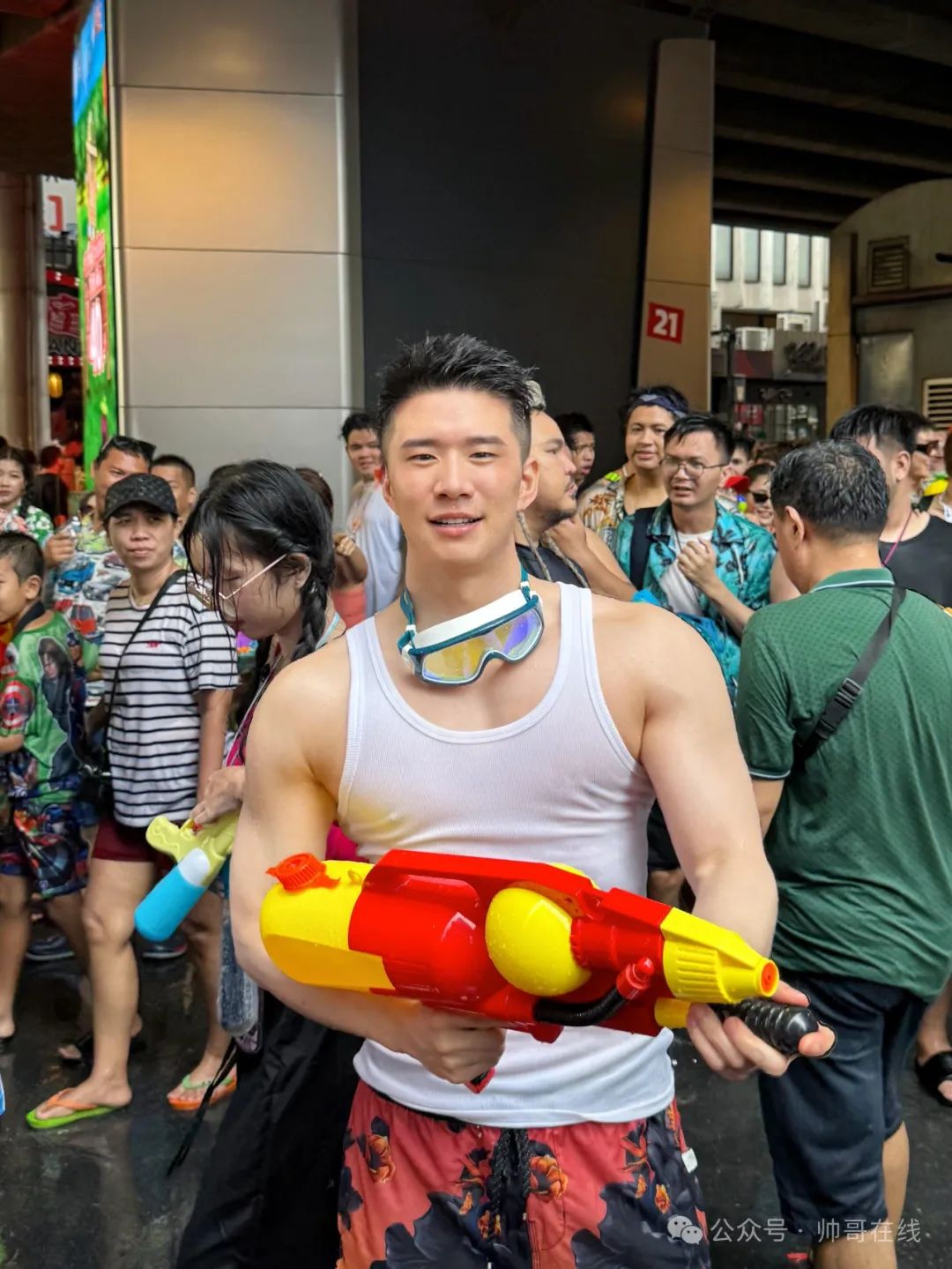 泼水节上的肌肉帅哥，集帅集美都来了！
