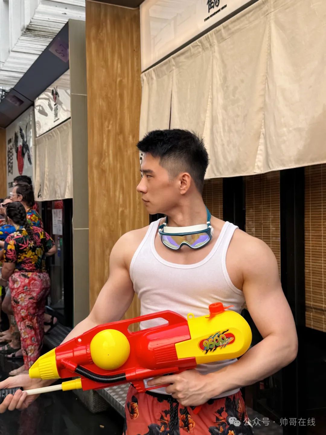 泼水节上的肌肉帅哥，集帅集美都来了！