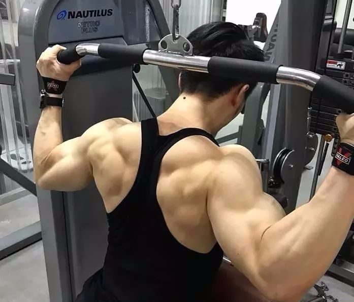 肌肉男“背影杀”，竟然原来可以如此性感