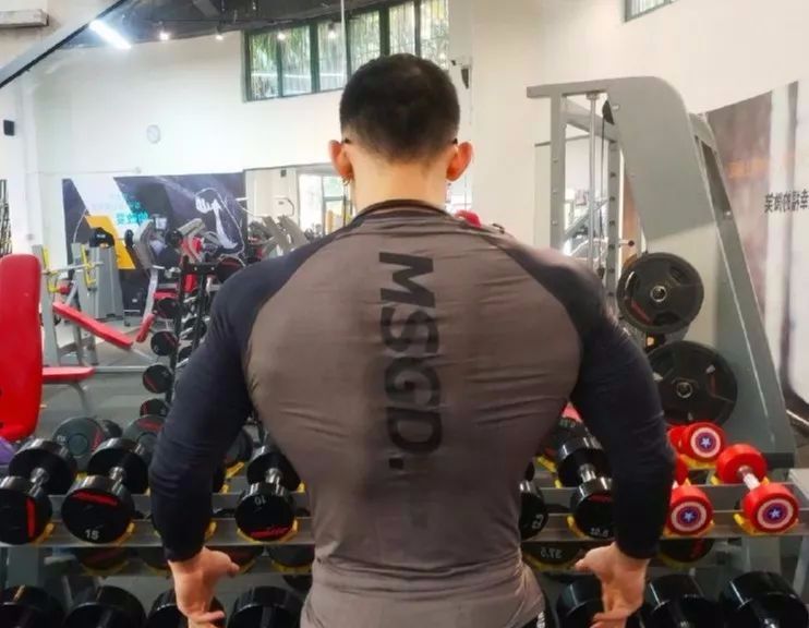 肌肉男“背影杀”，竟然原来可以如此性感