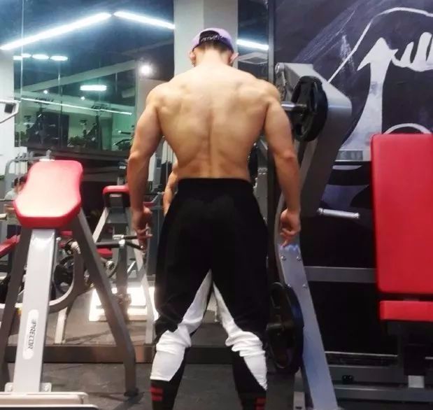 肌肉男“背影杀”，竟然原来可以如此性感