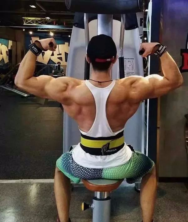 肌肉男“背影杀”，竟然原来可以如此性感