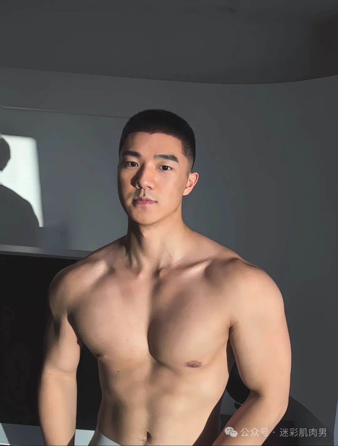 188CM 寸头运动男网红孔亨利火啦？视频太好看！